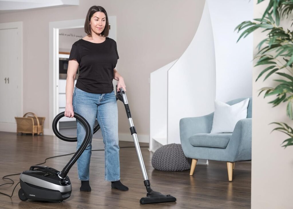 1776677972_Nilfisk-Select-aspirateur-avec-fil-anti-allergene-pour-sols-et-tapis.jpg