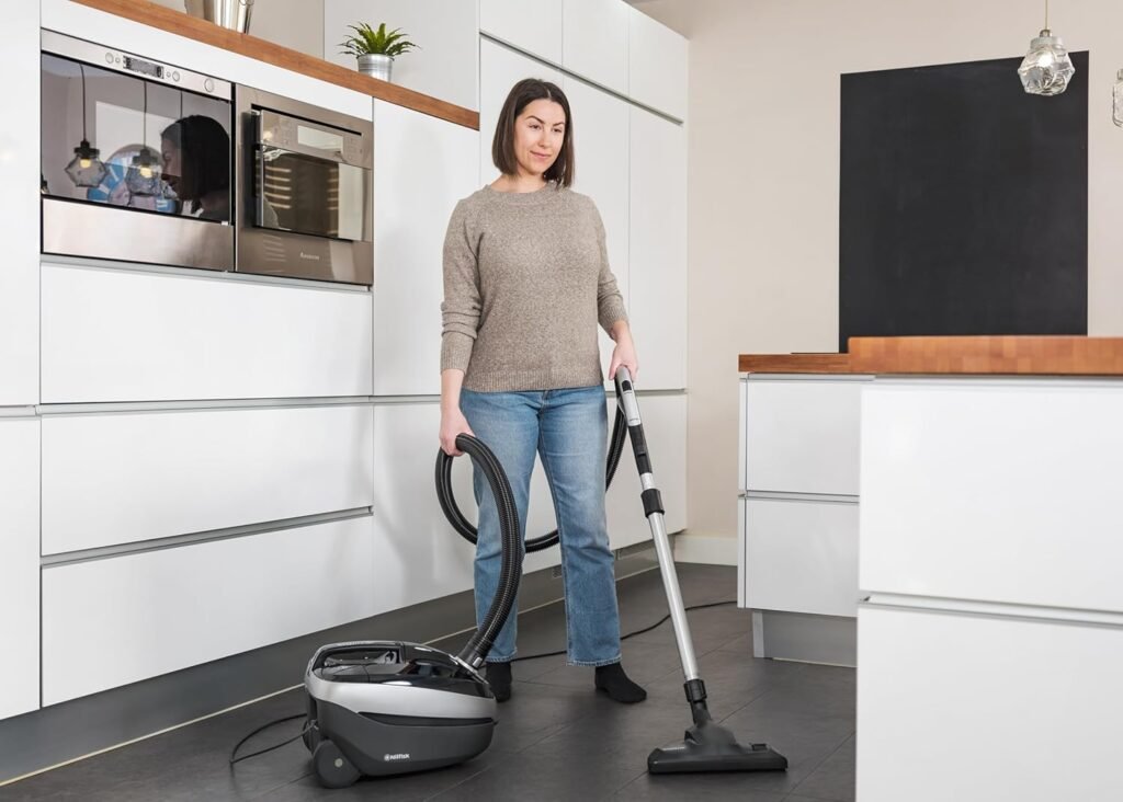 1776677974_Nilfisk-Select-aspirateur-avec-fil-anti-allergene-pour-sols-et-tapis.jpg