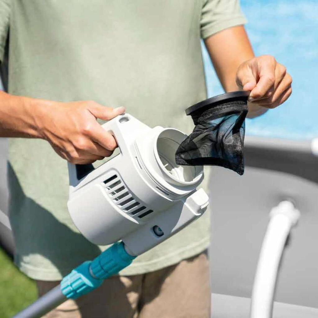 1777399713_Aspirateur-spa-sans-fil-Intex-28628-pratique-pour-spa-et-piscine.jpg