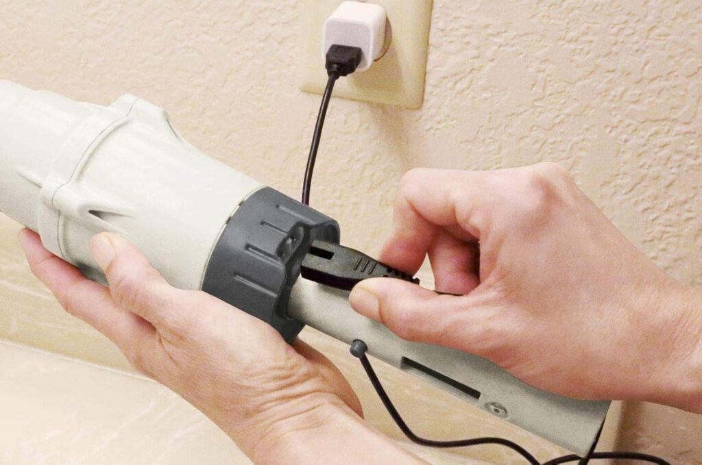 1777918468_Aspirateur-de-spa-sans-fil-Bestway-Aquascan-pratique-pour-petits-bassins.jpg