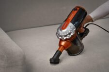 Aspirateur Balai avec Fil Ariete 2361 : 2 en 1 avec Brosse LED