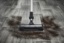 Aspirateur balai 2-en-1 Rowenta X-Nano RH1128WO, léger et maniable