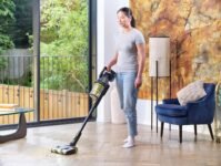 Aspirateur balai sans fil RYOBI RASV18BL anti-emmêlement pour animaux