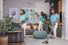 Aspirateur balai sans fil RYOBI RSVS18, compact et prêt à l’emploi