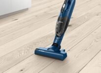 Aspirateur balai 2 en 1 Bosch BBHF216 : pratique pour les petits logements