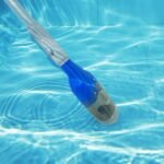 Aspirateur de spa sans fil Bestway AquaTech, simple pour petits bassins