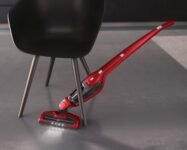 Aspirateur balai 2 en 1 AEG CX7-2-45AN, pratique pour poils d’animaux