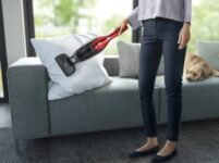 Aspirateur balai 2 en 1 AEG CX7-2-45AN, pratique pour poils d’animaux