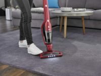 Aspirateur balai 2 en 1 AEG CX7-2-45AN, pratique pour poils d’animaux