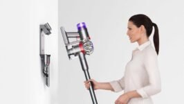 Aspirateur balai sans fil silencieux Dyson V8 Advanced, léger et polyvalent | autonomie 40 min