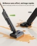 Aspirateur-laveur Cleanova X7 nettoyant un sol mouillé, séchage rapide et brillant.